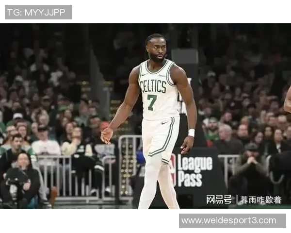 末节狂砍14分杰伦布朗全场25投11中斩获31分9篮板2助攻2封盖表现出色