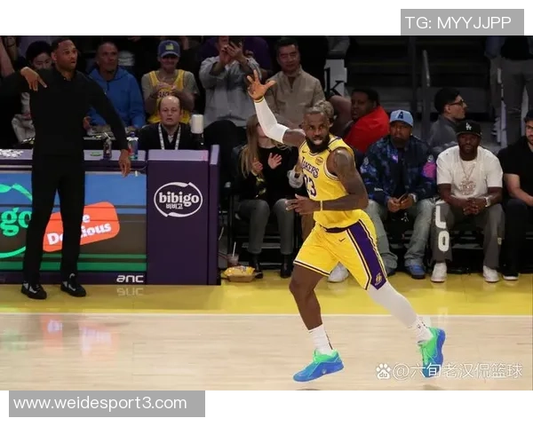 湖人队官方社交媒体分享SnoopDogg造访训练馆精彩瞬间支持主队氛围浓厚