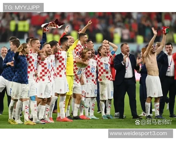 苏莱禁区前精彩兜射破门助罗马首开纪录1-0领先对手 苏莱禁区前精彩兜射破门助罗马首开纪录1-0领先对手